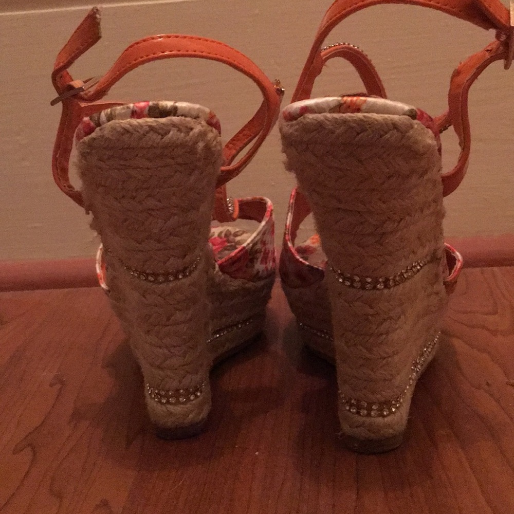 Cute Spring Wedges - Picture 2 of 4